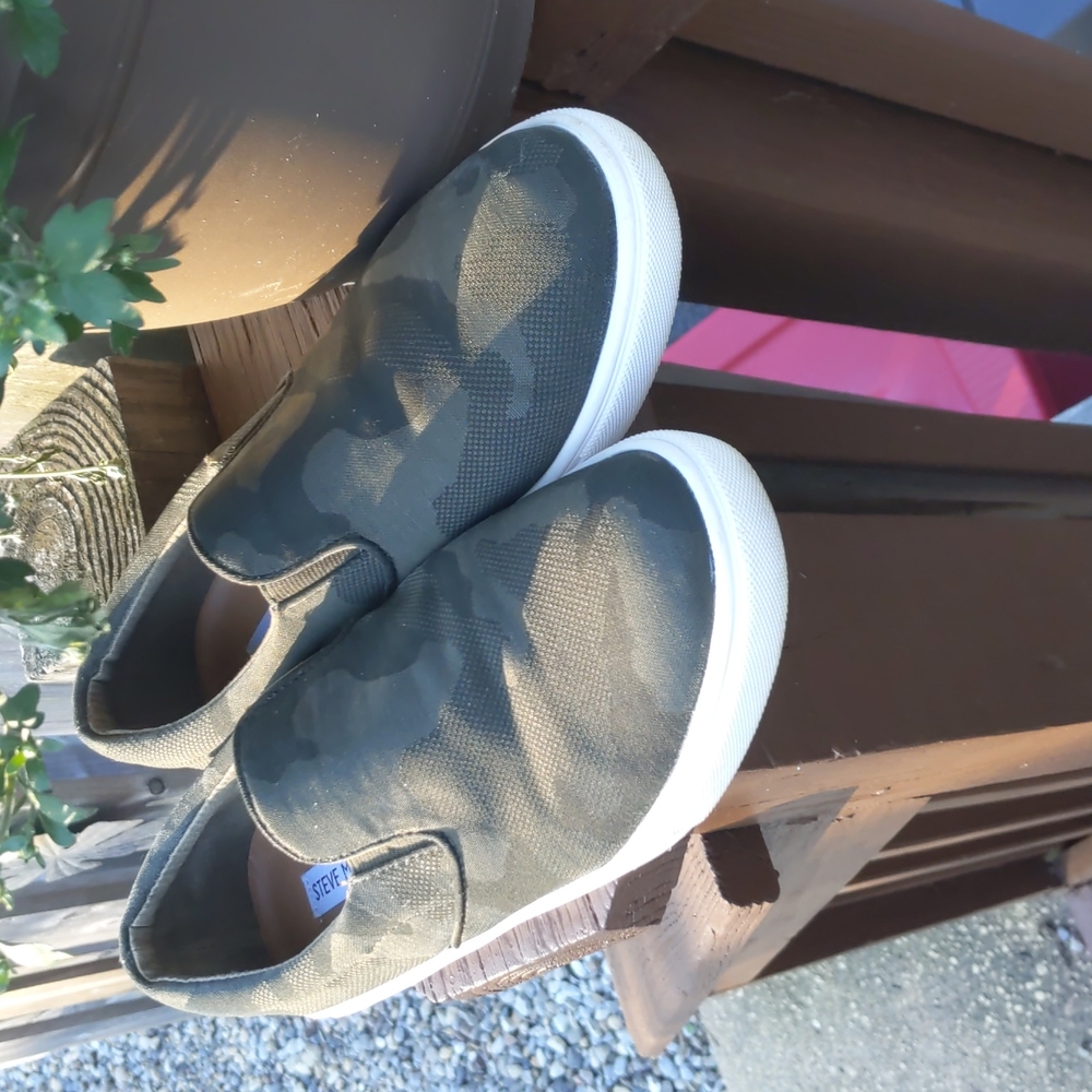 Steve Madden Slip On Sneaker